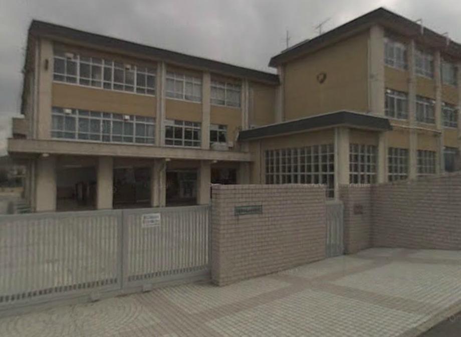 Junior high school. Kasugaoka 932m until junior high school  