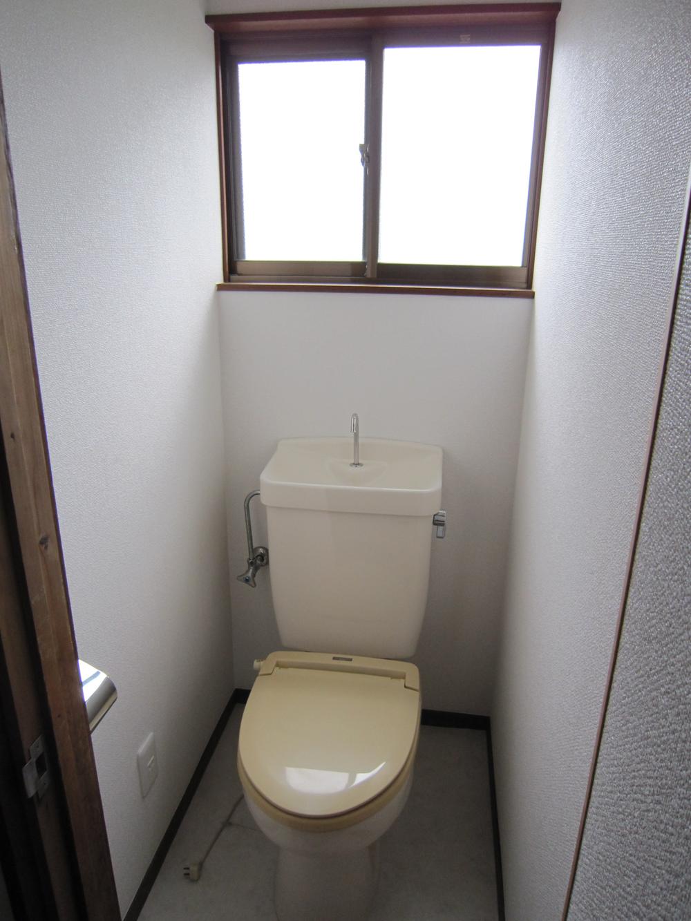 Toilet. Indoor (June 2010) Shooting