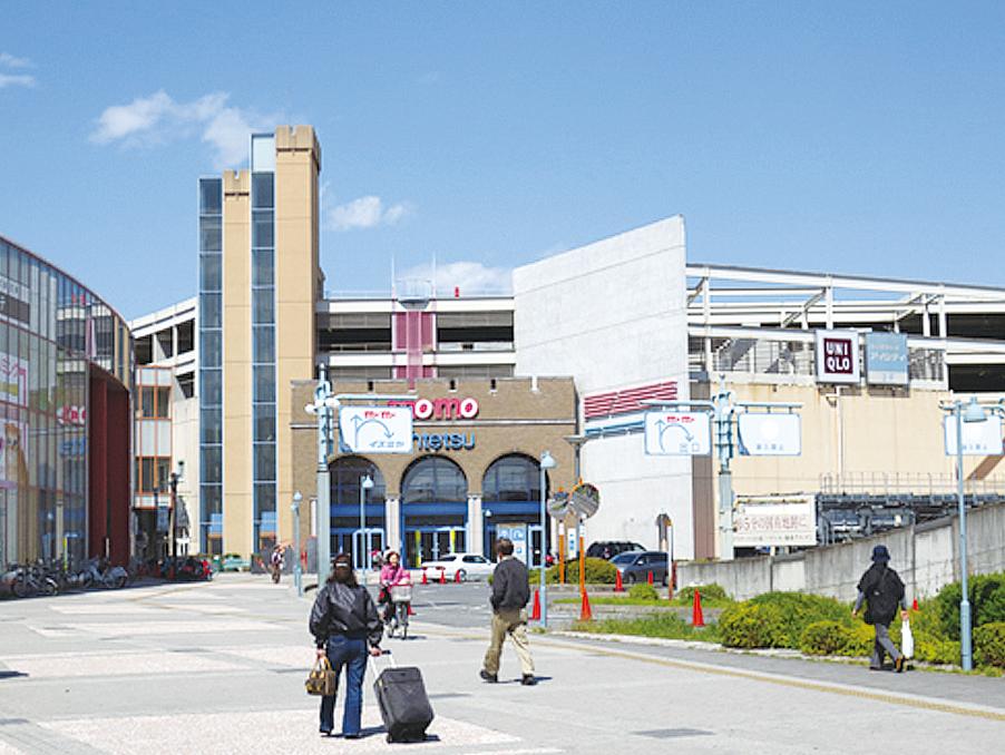 Shopping centre. 2500m to the Kintetsu Department Store MOMO