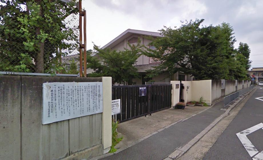 Junior high school. Momoyama to South Elementary School 302m