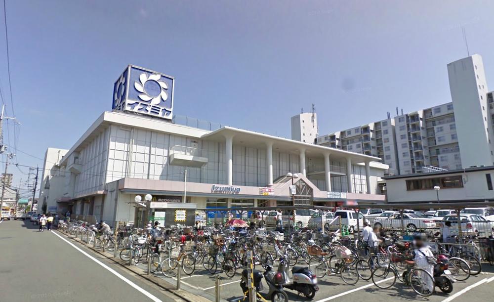 Shopping centre. Until Izumiya 1324m