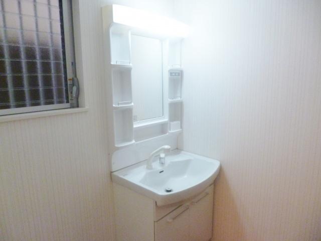 Wash basin, toilet
