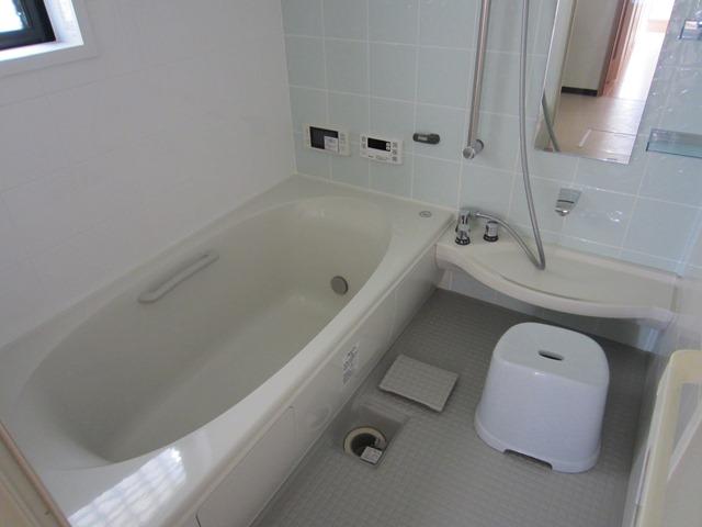 Same specifications photo (bathroom)