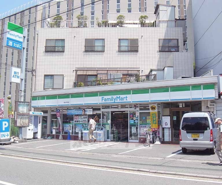 Convenience store. 334m to FamilyMart Horiike Ishida store (convenience store)
