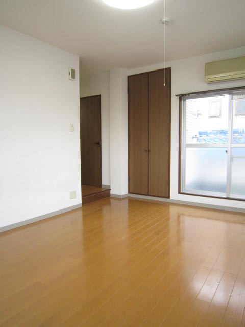 Living and room. It is already the room YoshiSo