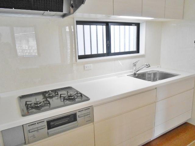 Same specifications photos (Other introspection). Same type other properties kitchen (The property will be IH)
