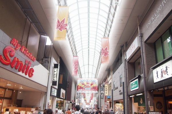 <Fushimi major muscle mall / A 5-minute walk> 130 rooms at Variety lively shopping district of rich shops are close by. You can also get food sticking and fresh Kyoto vegetables