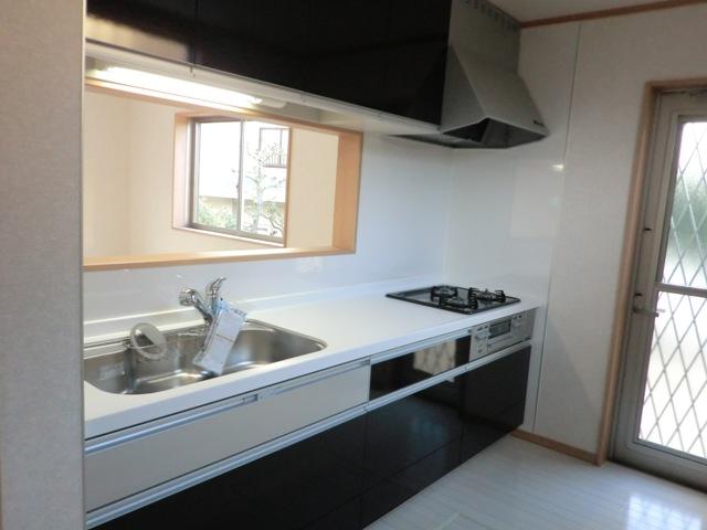 Kitchen. Popular system kitchen in the same specification mom