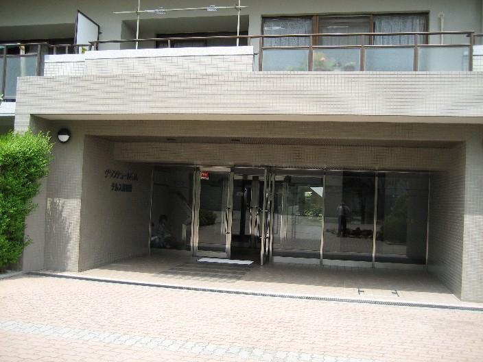 Entrance. Local (11 May 2013) Shooting