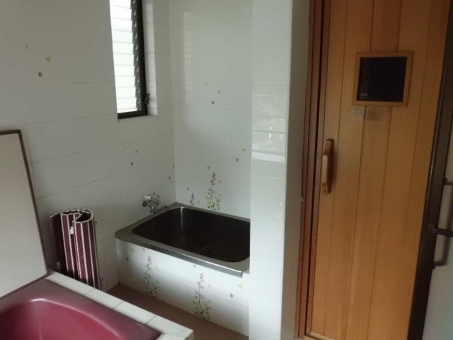 Bathroom. Indoor (10 May 2013) Shooting Bathtub two ・ With sauna