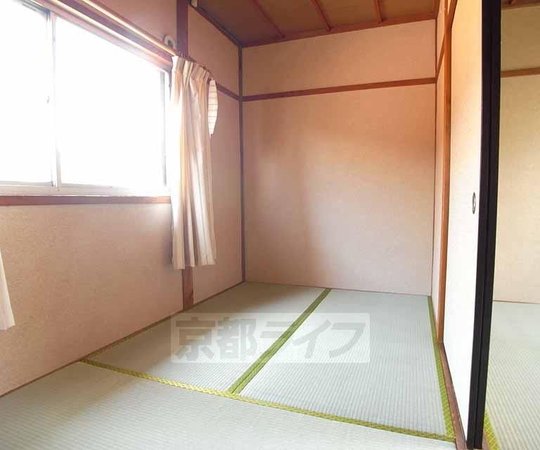 Living and room. Second floor Japanese-style room (3 quires).