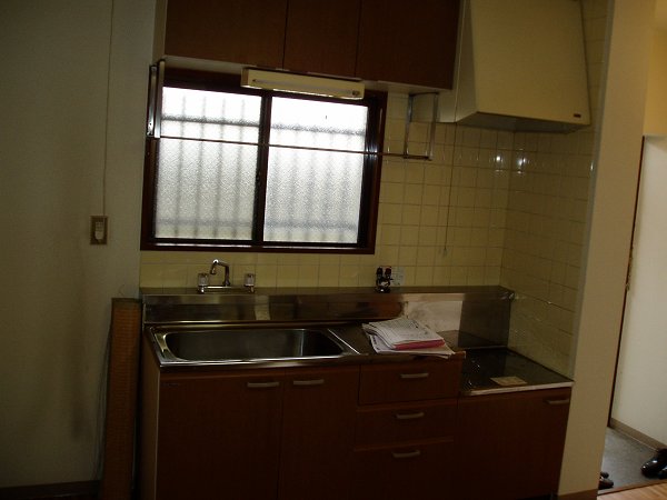 Kitchen. Two-burner gas stove installation Allowed ◎