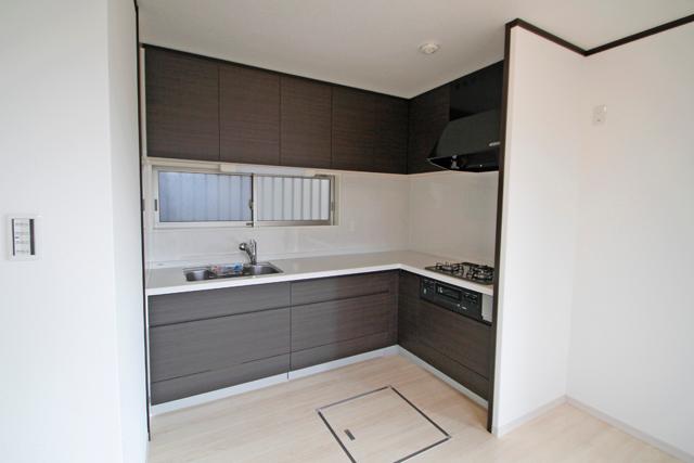 Kitchen. With built-in water purifier faucet