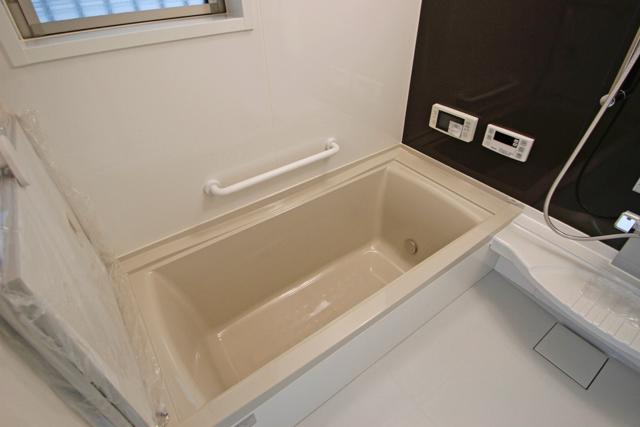 Bathroom. Bathroom heating dryer ・ It comes with a bathroom TV.