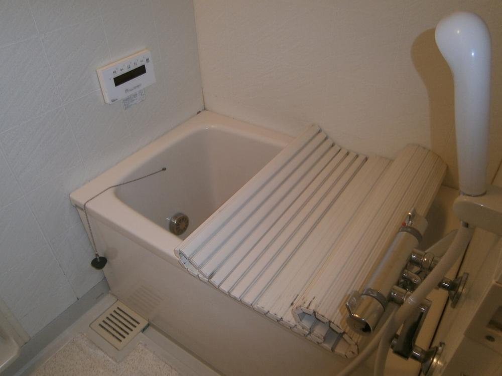 Bathroom. Indoor (10 May 2013) Shooting