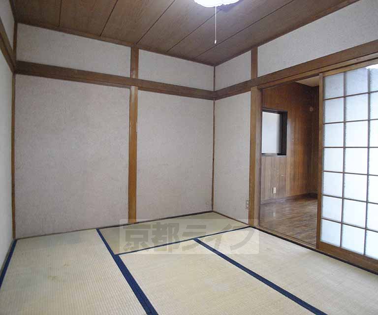 Living and room. I like the kotatsu in the winter.