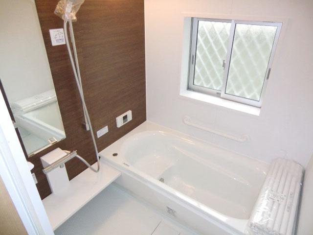 Bathroom. Same specifications photos (entrance) Carat floor! Bathroom with heating dryer! 