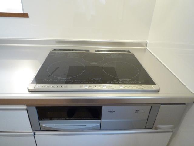 Kitchen. Same specifications photo (kitchen) System kitchen IH stove