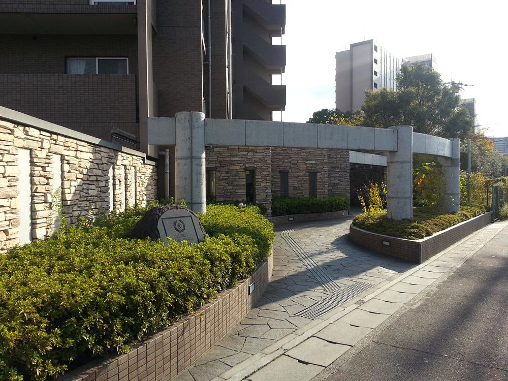 Entrance. Common areas