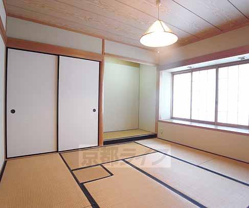 Living and room. The north side of the Japanese-style room