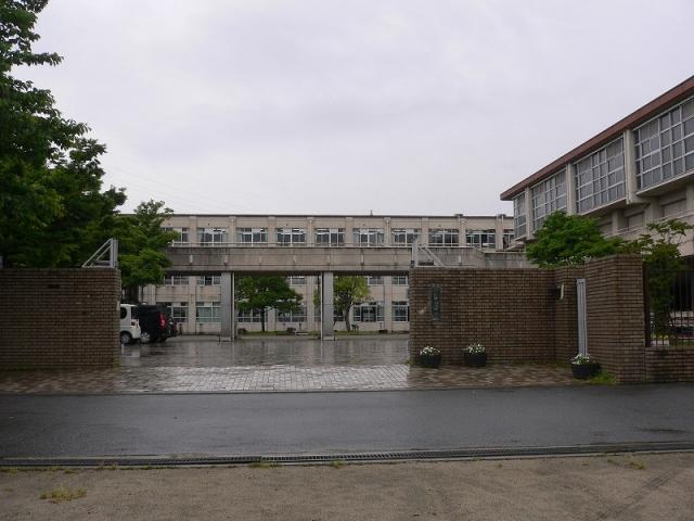 Junior high school. Rakusui until junior high school 1775m