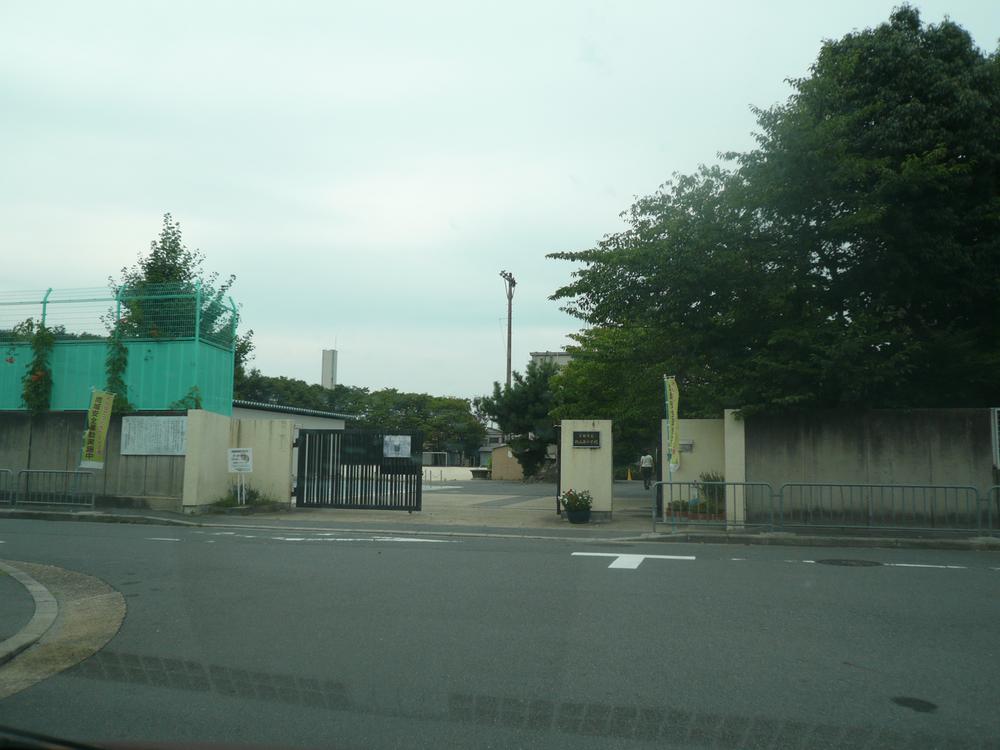 Primary school. 1309m to Kyoto Municipal Momoyama Minami Elementary School