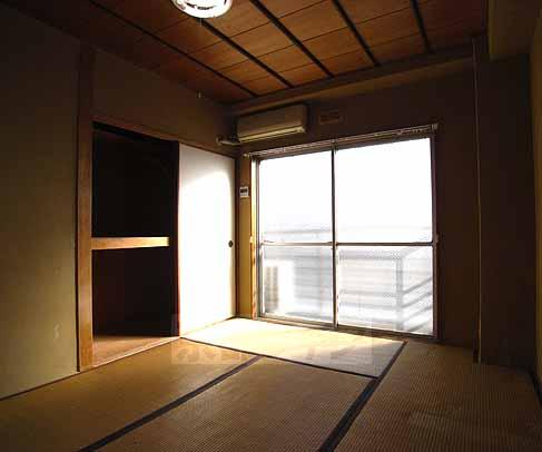 Living and room. Japanese-style room of storage is plenty.