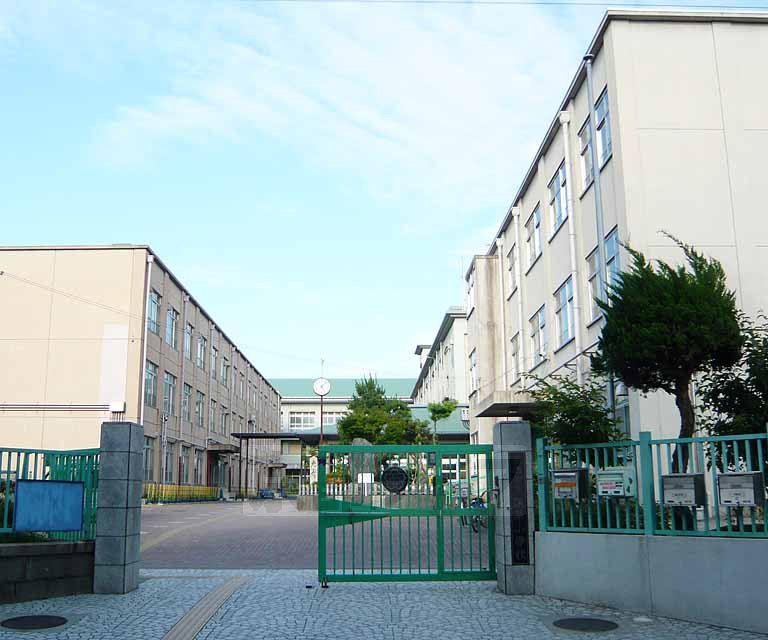 Primary school. Fukakusa to elementary school (elementary school) 750m