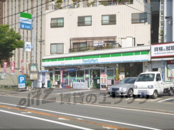 Convenience store. 20m to FamilyMart Horiike Ishida store (convenience store)