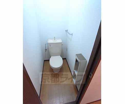 Toilet. Spacious space