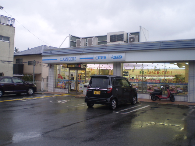 Convenience store. 800m until Lawson Fukakusataniguchi store (convenience store)