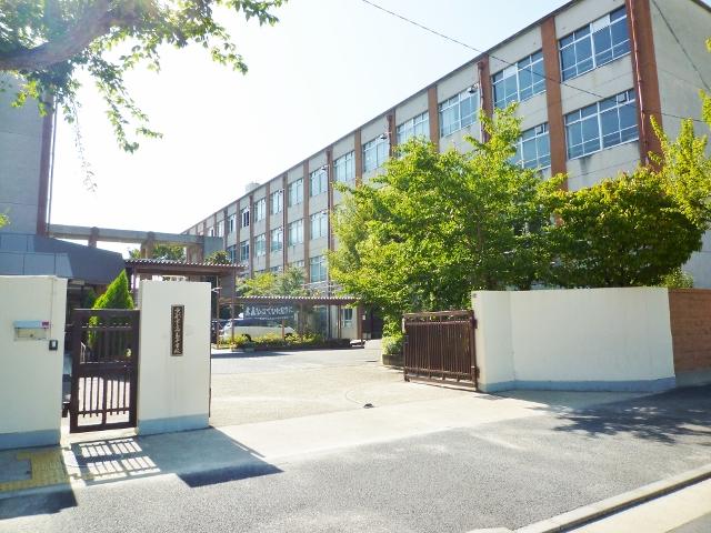 Junior high school. 1007m to Kyoto Municipal Mukojima junior high school