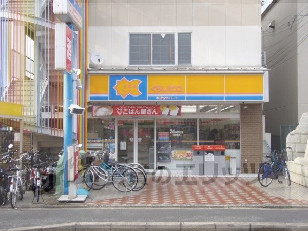 Convenience store. 80m to living House Fukakusa store (convenience store)