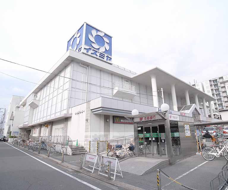 Supermarket. Izumiya Fushimi store up to (super) 496m