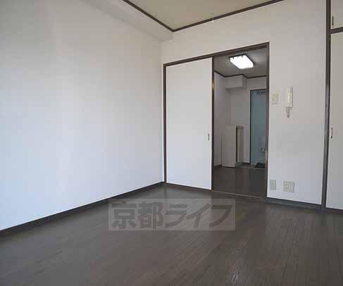 Living and room. It is clean rooms at sliding door.