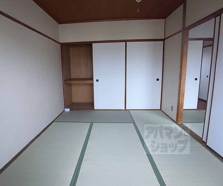 Living and room. Tatami Omotegae already!