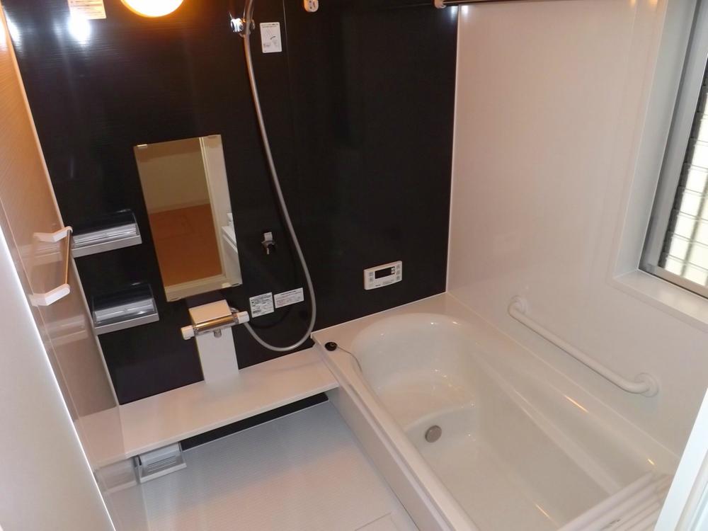 Bathroom. Hitotsubo type of barrier-free!