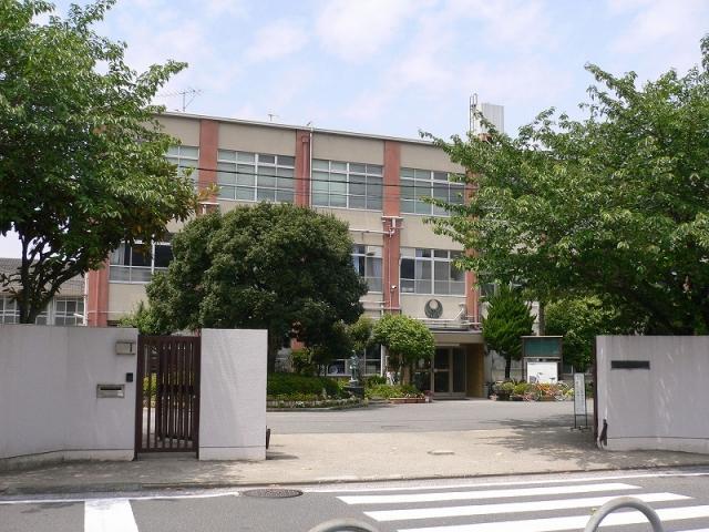 Primary school. Kasugano to elementary school 416m