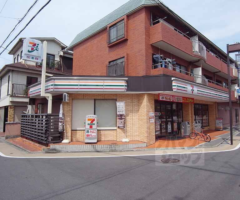Convenience store. 300m to Seven-Eleven Kyoto Fukakusasujikaibashi store (convenience store)