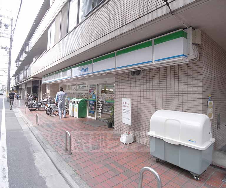 Convenience store. FamilyMart Kyoto Fushimi Kuyakushomae store up (convenience store) 311m