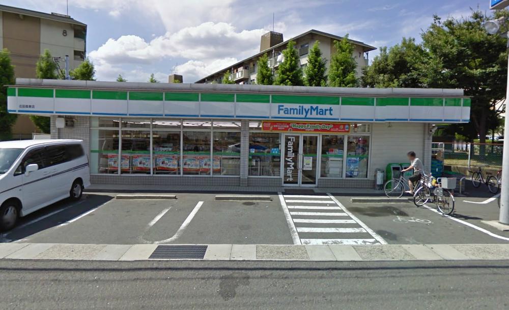 Convenience store. 780m to FamilyMart