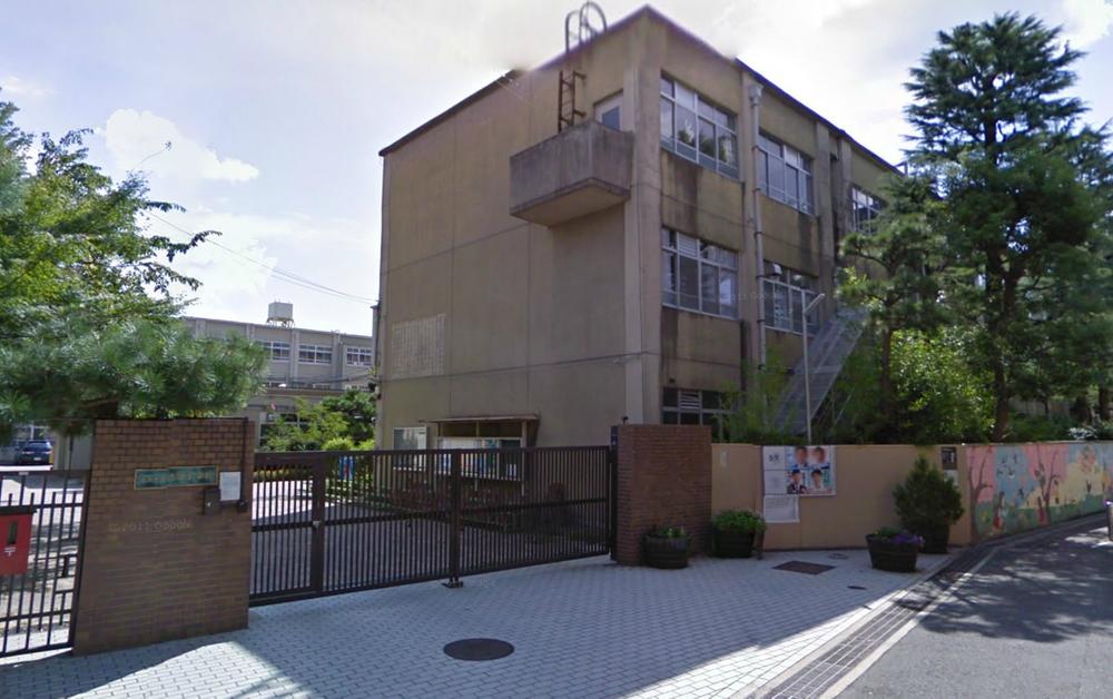 Primary school. 711m until the Ikeda Elementary School