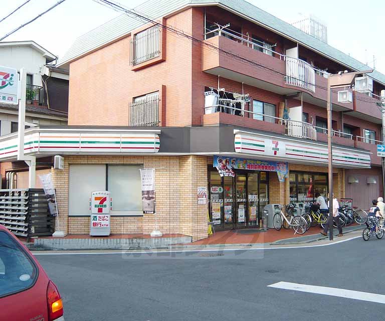 Convenience store. Seven-Eleven Kyoto Fukakusasujikaibashi store up (convenience store) 206m