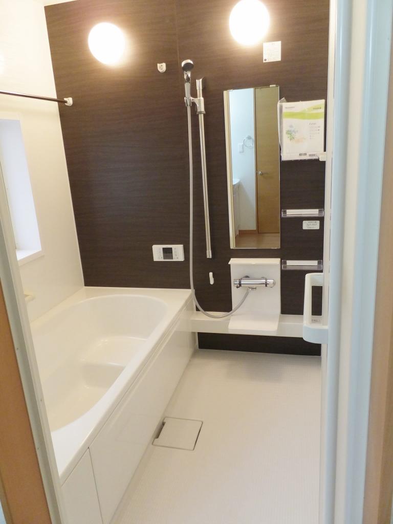 Same specifications photo (bathroom). Same type other properties bathroom