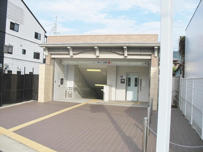 station. Subway "Ishida" 450m 6-minute walk JR "Rokujizo" to the station 13 minutes walk to the station.