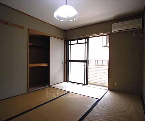 Living and room. Flavor of the sum, It is a tatami.