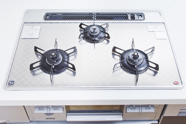 Kitchen.  [3-neck glass top gas stove] Easy to clean glass top stove has been standard equipment. Even if there is no water is with a grill that can both sides grilled (same specifications)