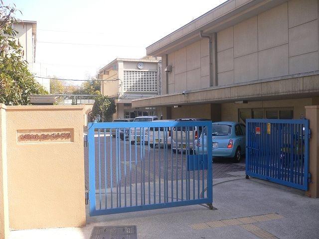 Primary school. Momoyama 884m to East Elementary School