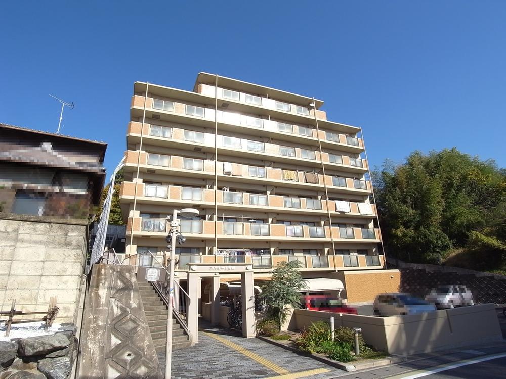 Local appearance photo. Erupoto Momoyama ■ February 1996 construction ■ Second floor of the eight-story