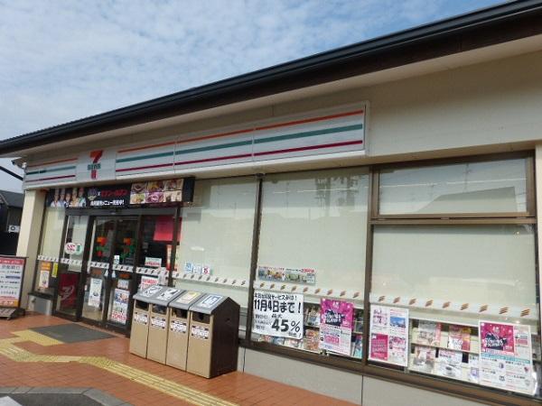 Convenience store. 480m to Seven-Eleven